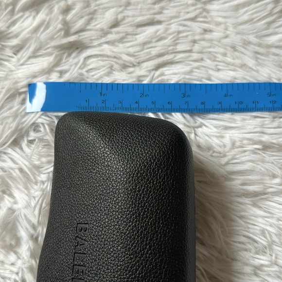 BALENCIAGA LEATHER SUNGLASSES CASE WITH CLEANING CLOTH BLACK - Picture 4 of 13